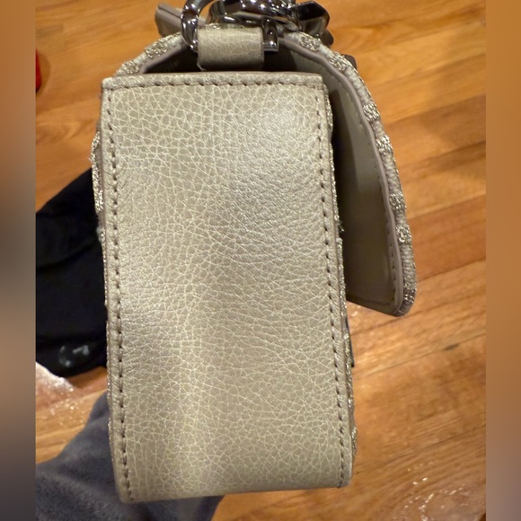 Givenchy - Picture 5 of 10